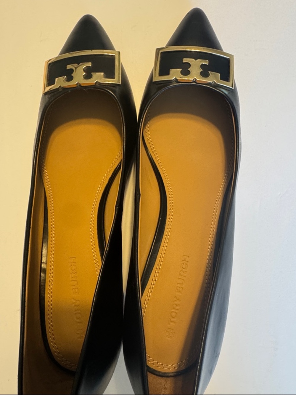 Tory Burch Black Pointed Toe Leather Flats with Gold Logo Plaque - Picture 2 of 6